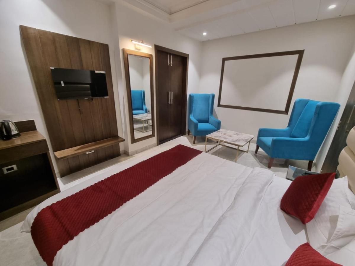 Luxe Resorts - Centrally Heated Air Conditioned Hotel In The Heart Of كاساولى المظهر الخارجي الصورة