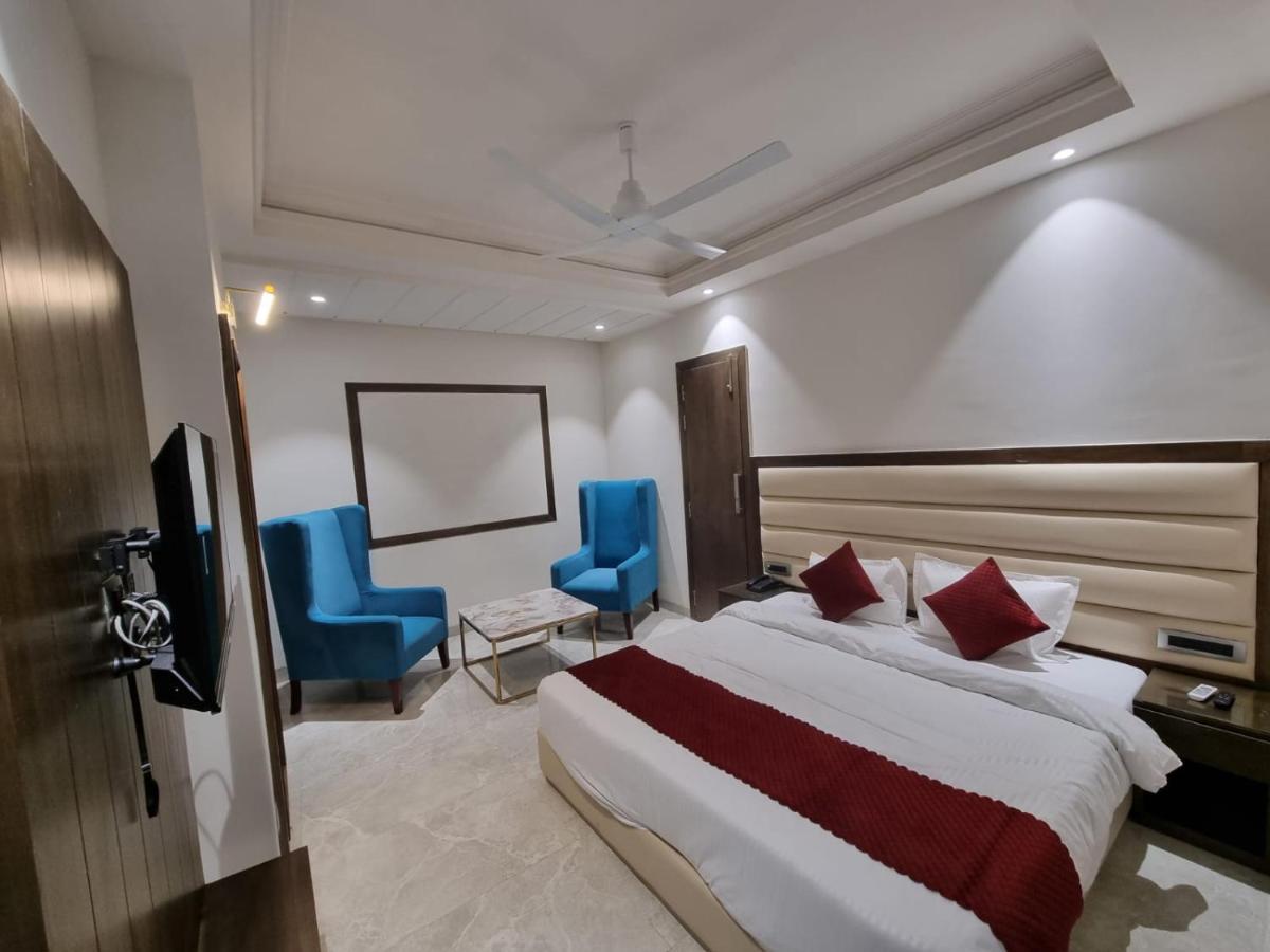 Luxe Resorts - Centrally Heated Air Conditioned Hotel In The Heart Of كاساولى المظهر الخارجي الصورة