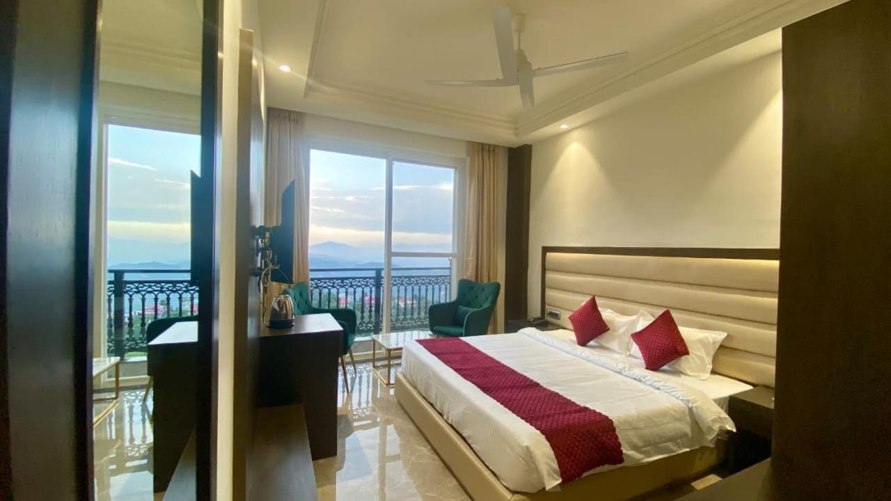 Luxe Resorts - Centrally Heated Air Conditioned Hotel In The Heart Of كاساولى المظهر الخارجي الصورة
