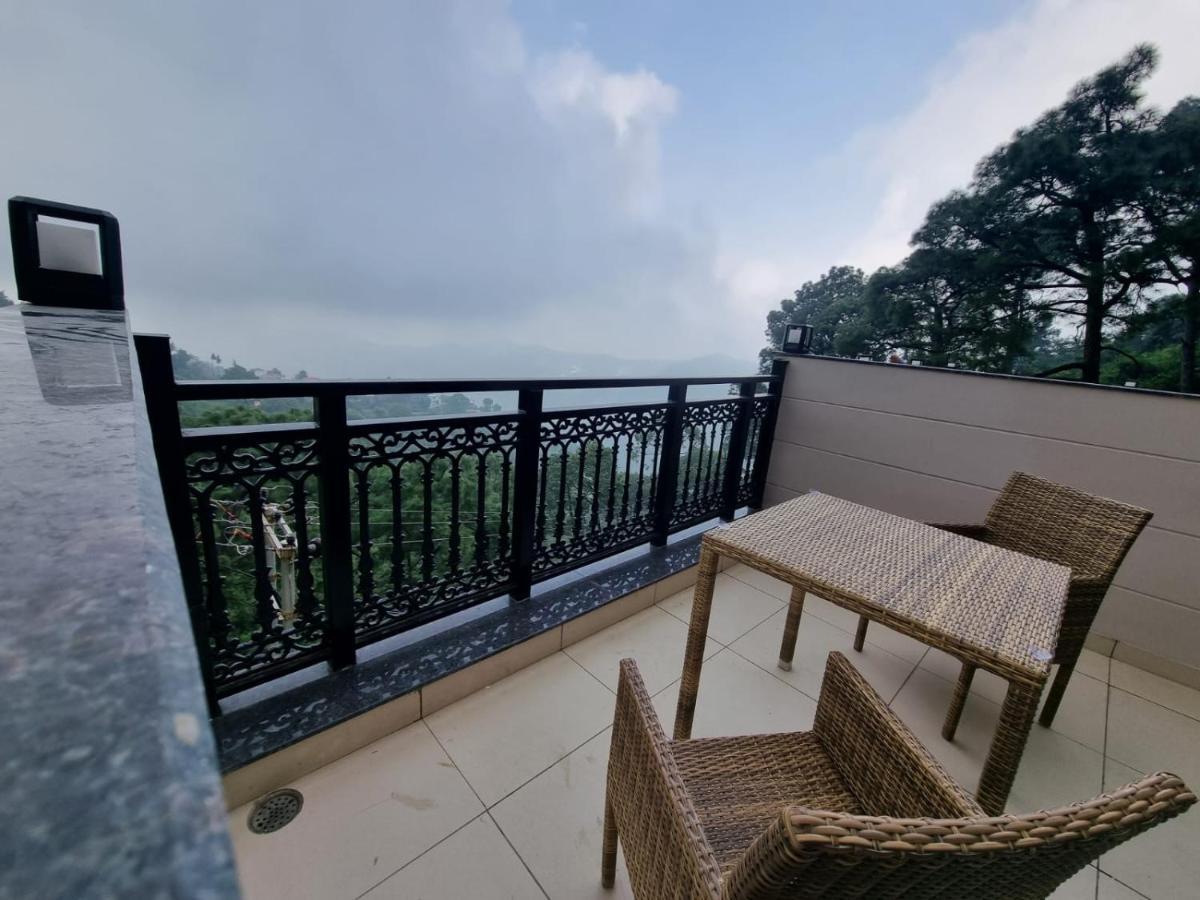 Luxe Resorts - Centrally Heated Air Conditioned Hotel In The Heart Of كاساولى المظهر الخارجي الصورة