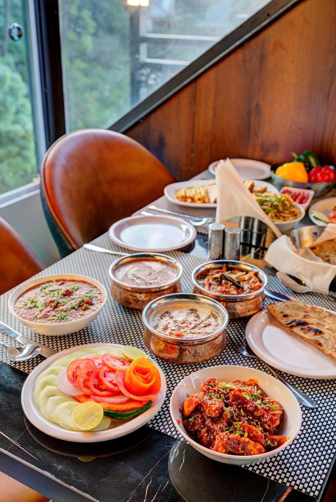 Luxe Resorts - Centrally Heated Air Conditioned Hotel In The Heart Of كاساولى المظهر الخارجي الصورة
