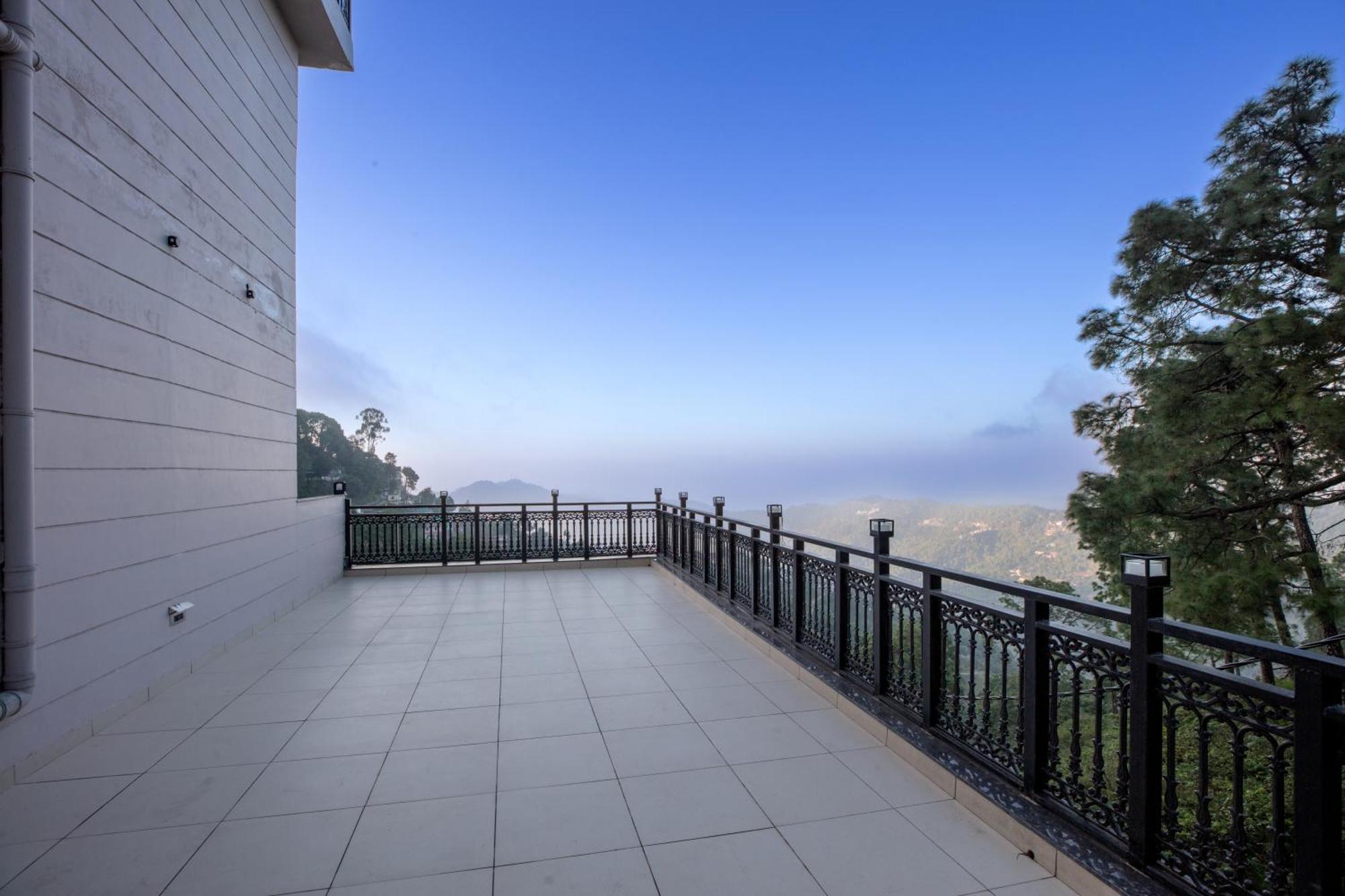 Luxe Resorts - Centrally Heated Air Conditioned Hotel In The Heart Of كاساولى المظهر الخارجي الصورة