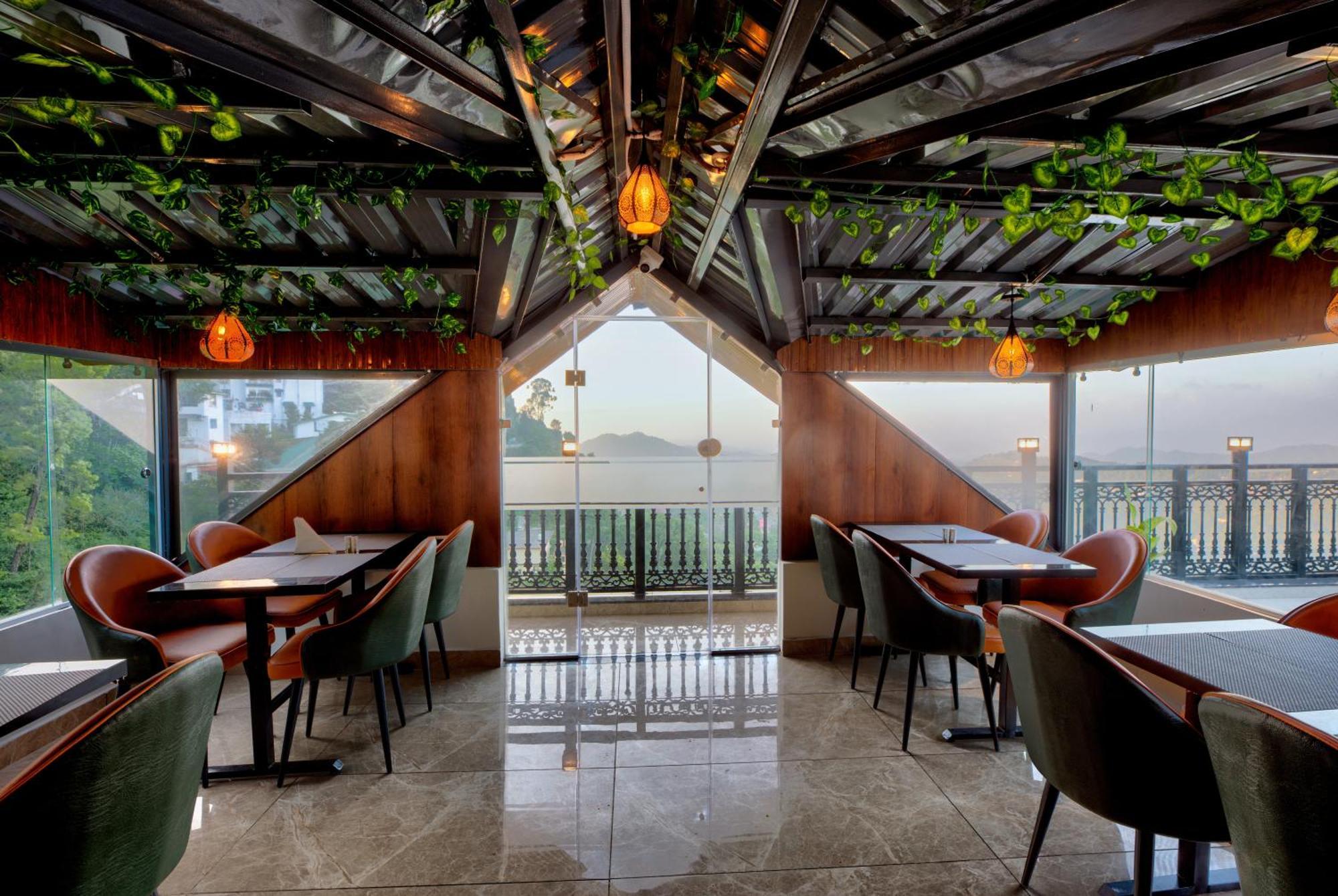 Luxe Resorts - Centrally Heated Air Conditioned Hotel In The Heart Of كاساولى المظهر الخارجي الصورة