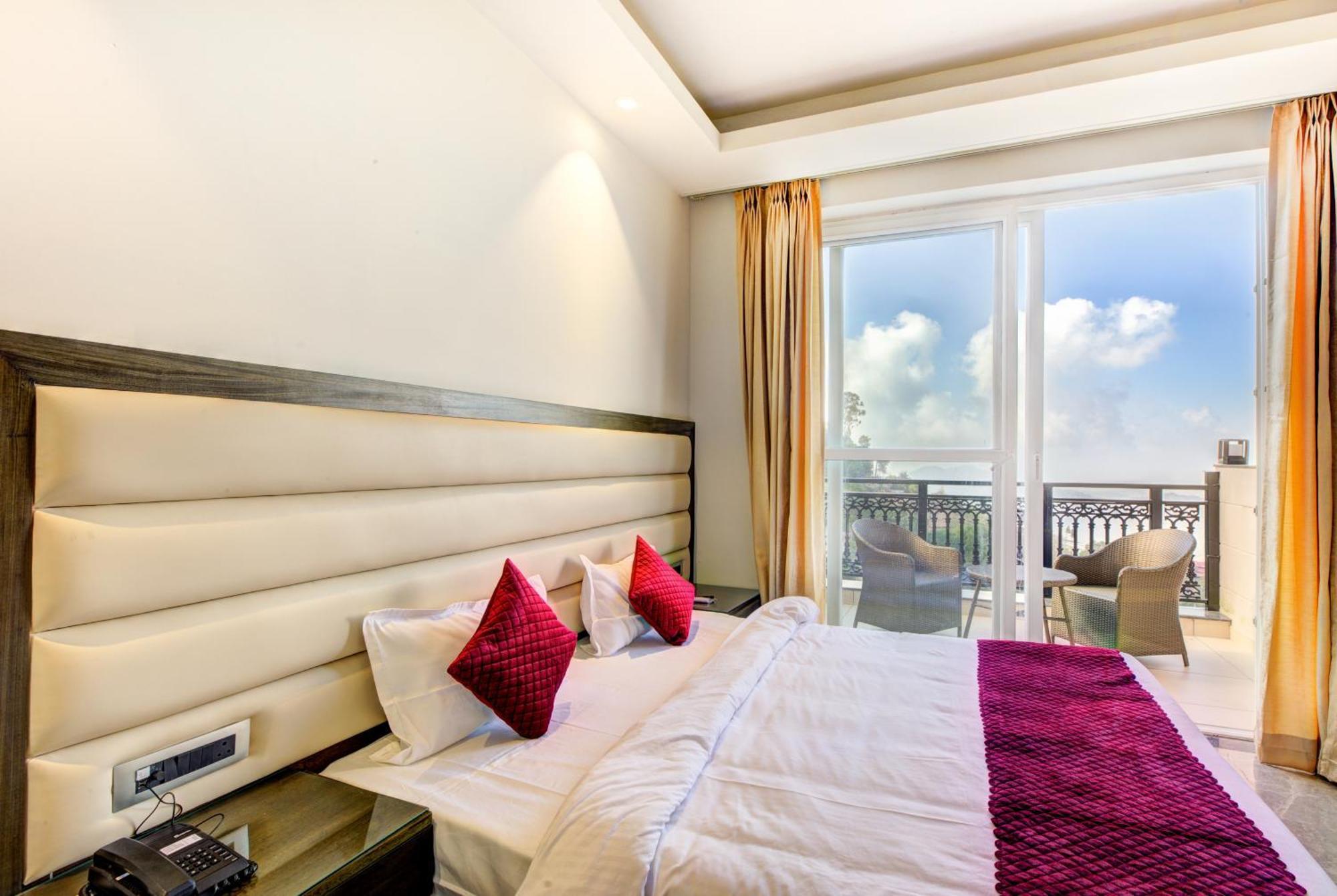 Luxe Resorts - Centrally Heated Air Conditioned Hotel In The Heart Of كاساولى المظهر الخارجي الصورة