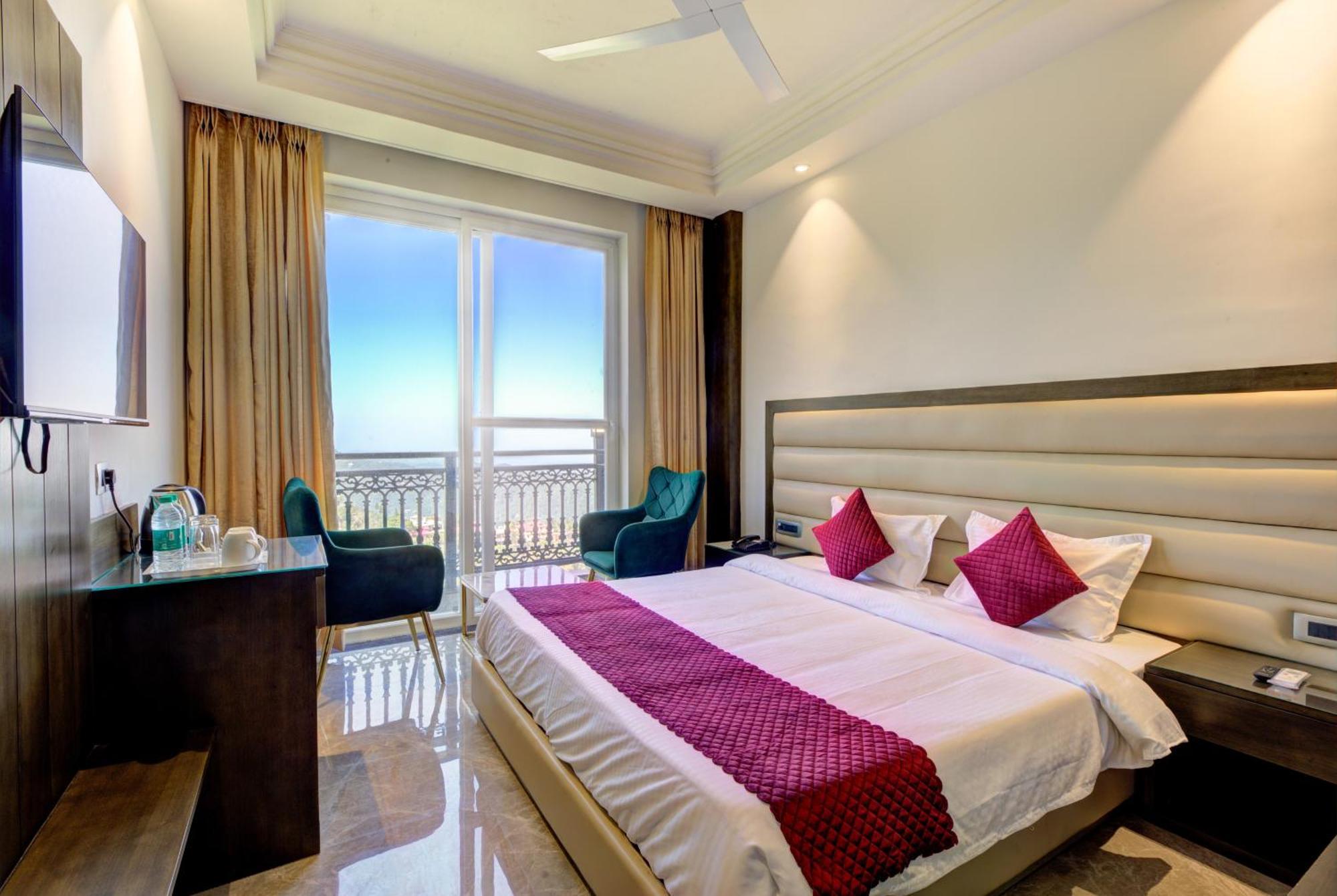 Luxe Resorts - Centrally Heated Air Conditioned Hotel In The Heart Of كاساولى المظهر الخارجي الصورة